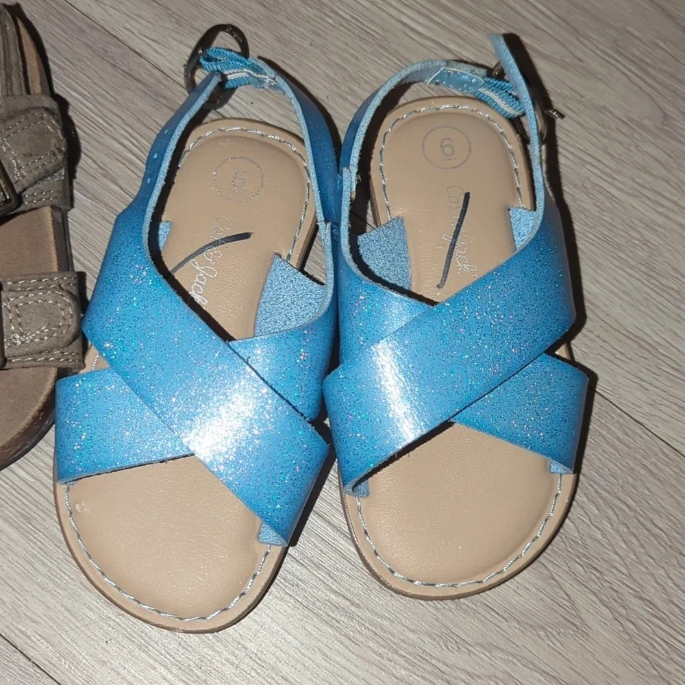 ♥️5/$25  2 Pair Girl Size 6 Sandal Shoes